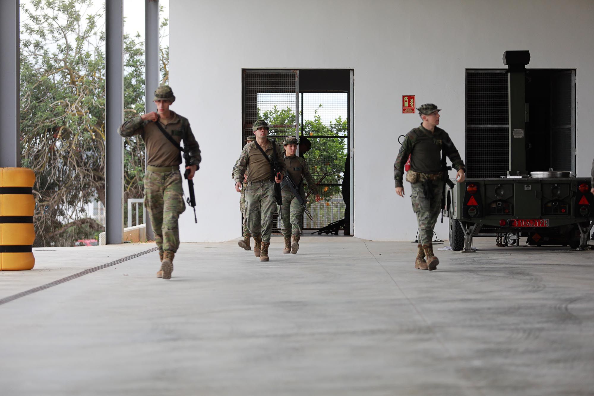 Militares en sa Coma para realizar un ejercicio en Ibiza