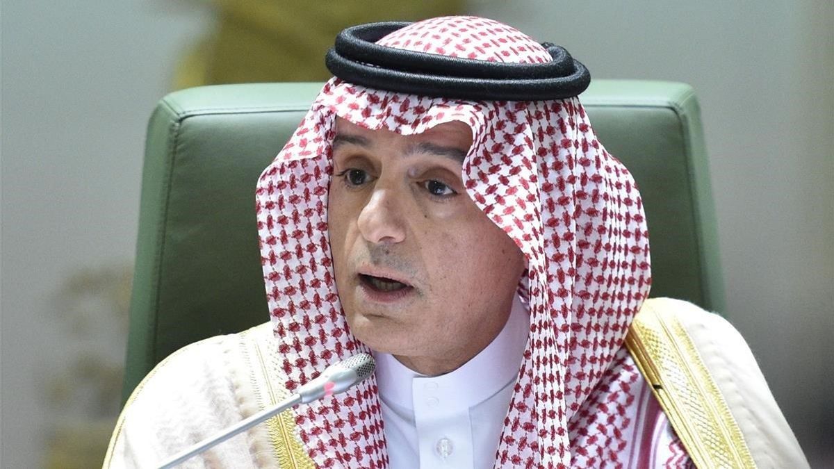 El ministro de Asuntos Exteriores Adel al-Jubeir durante una rueda de prensa en Riad.