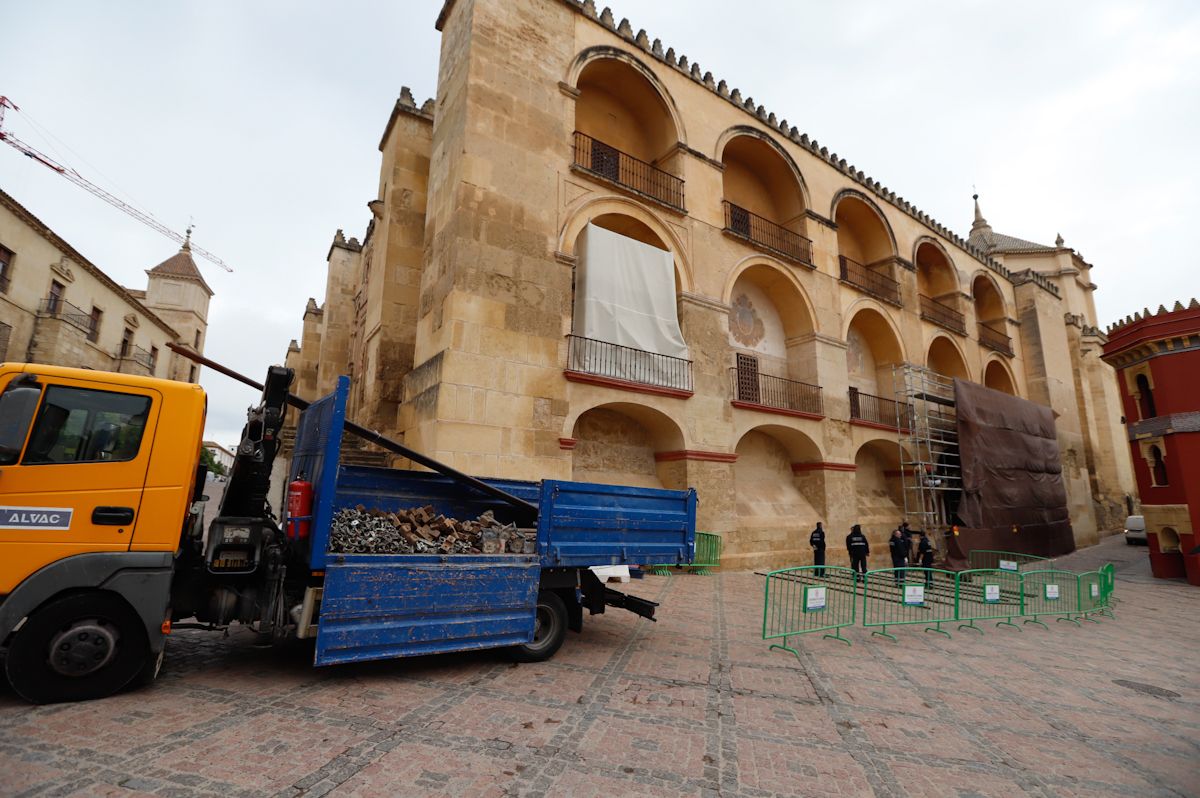 Empieza el montaje de los palcos de Semana Santa en Córdoba