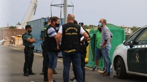 Dispositivo policial en el puerto de Portocolom tras hallar dos cadáveres de dos hombres en un acantilado cerca de Portocolom