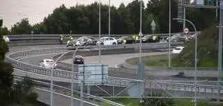 Circula borracho en dirección contraria y choca contra cuatro coches en el enlace de la AP-9 en Vilaboa