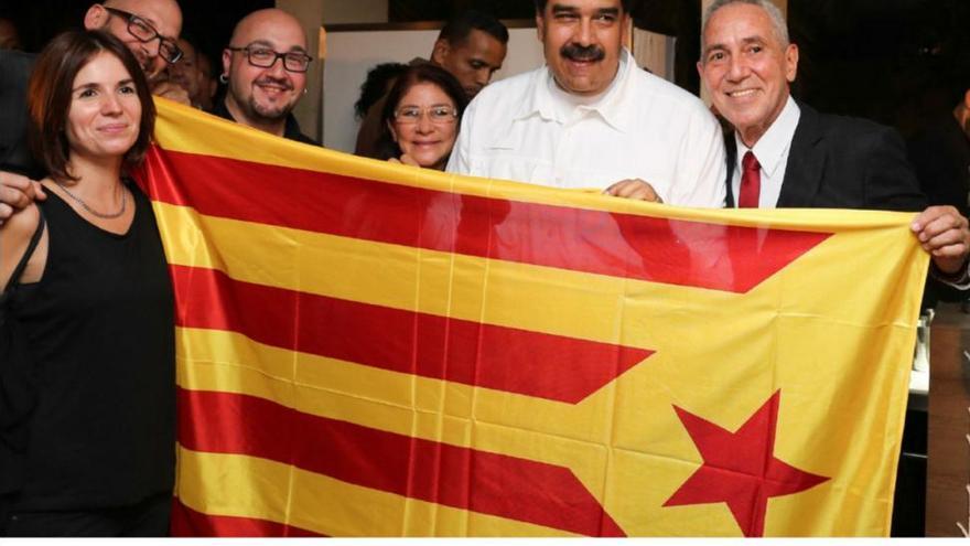 Nicolás Maduro se fotografía con una &#039;estelada&#039;