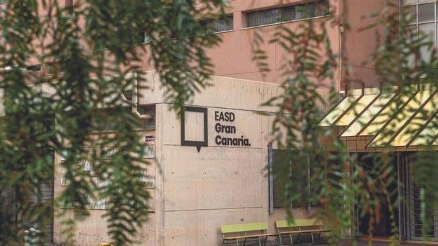 Entrada principal de la EASD Gran Canaria. Autora: Ana Ferluga, alumna de Erasmus+ del CFGS Fotografía.