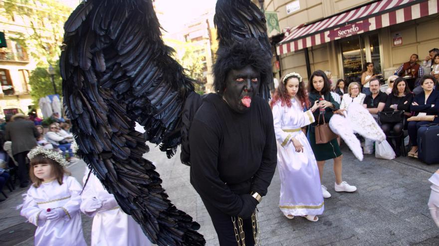 Resplandor blanco en Murcia para anunciar la resurrección de Cristo