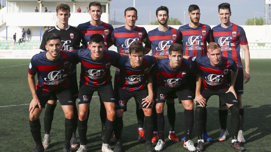 Equipo del Eldense que salió líder de La Magdalena.