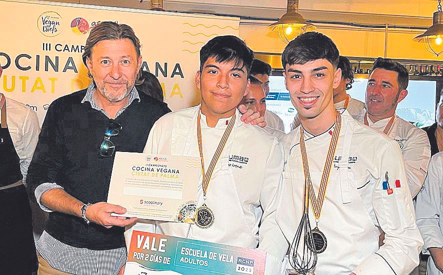 Roger Gotarredona, con Germán Solco y John Pillajo (ganadores en la categoría dulce).
