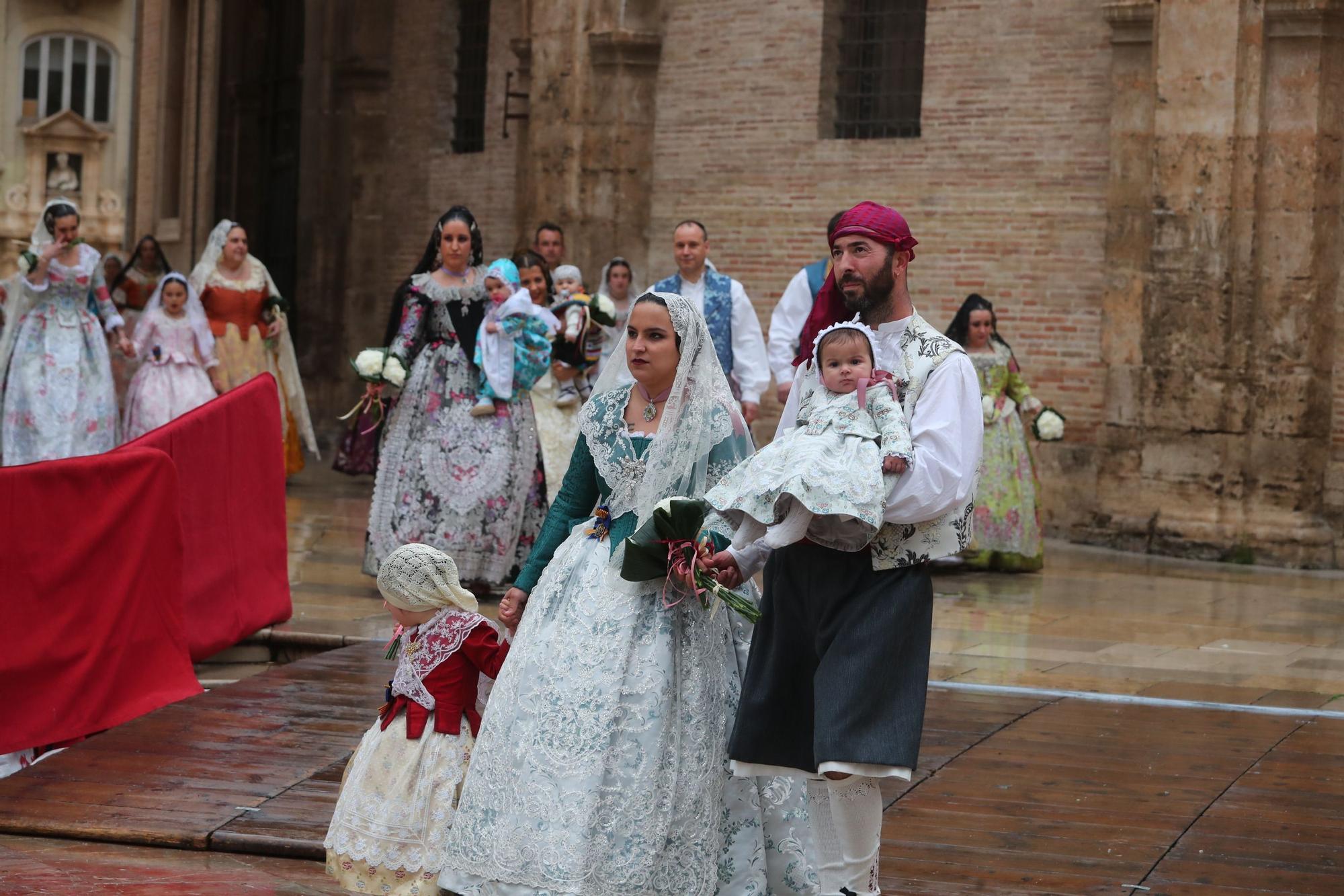 Búscate en el primer día de ofrenda por la calle de la Paz (entre las 15:30 a las 17:00 horas)