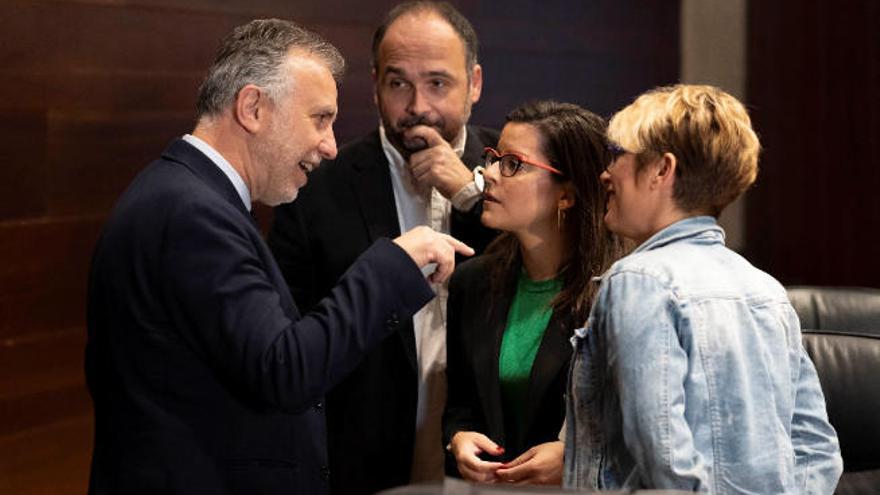 De izquierda a derecha Ángel Víctor Torres, José Antonio Valbuena, Yaiza Castilla y Elena Máñez, ayer en el Consejo.