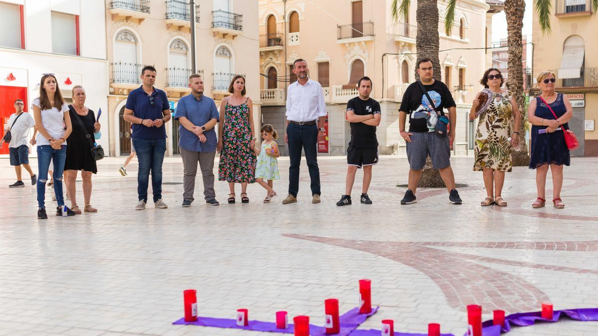 Algunos de los concentrados en la Plaça de Baix