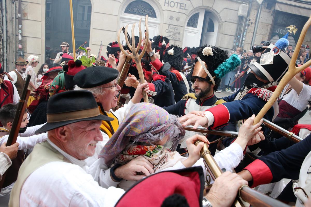Los vigueses abarrotan las calles del Casco Vello en el día grande de la Reconquista