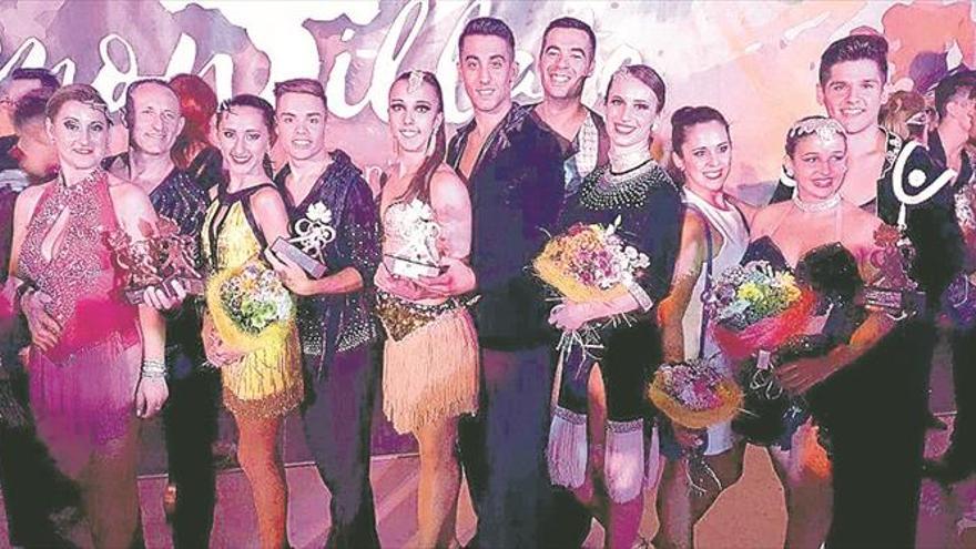 el Campeonato de Baile de Escenario consagra a varias parejas de la localidad