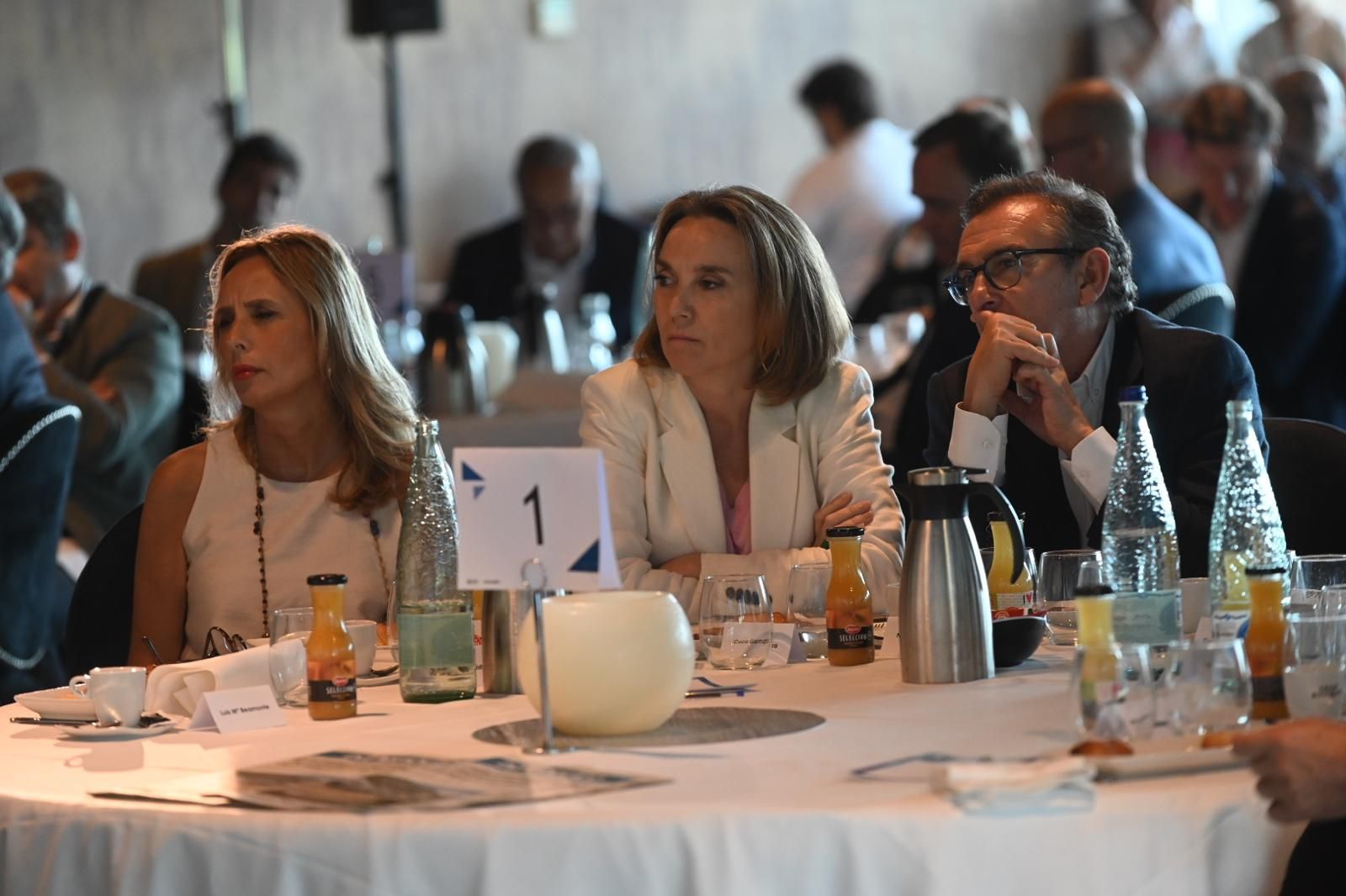 En imágenes | Natalia Chueca hace balance del ecuador del mandato en un desayuno con El Periódico de Aragón
