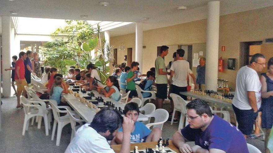 Torneo de ajedrez en la Colònia