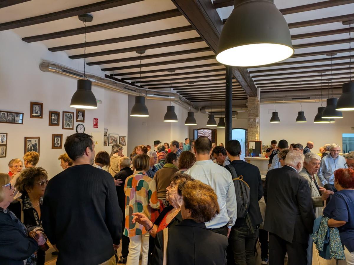 Vino de honor en el que se han podido degustar dulces típicos de la festividad de Sant Donís.