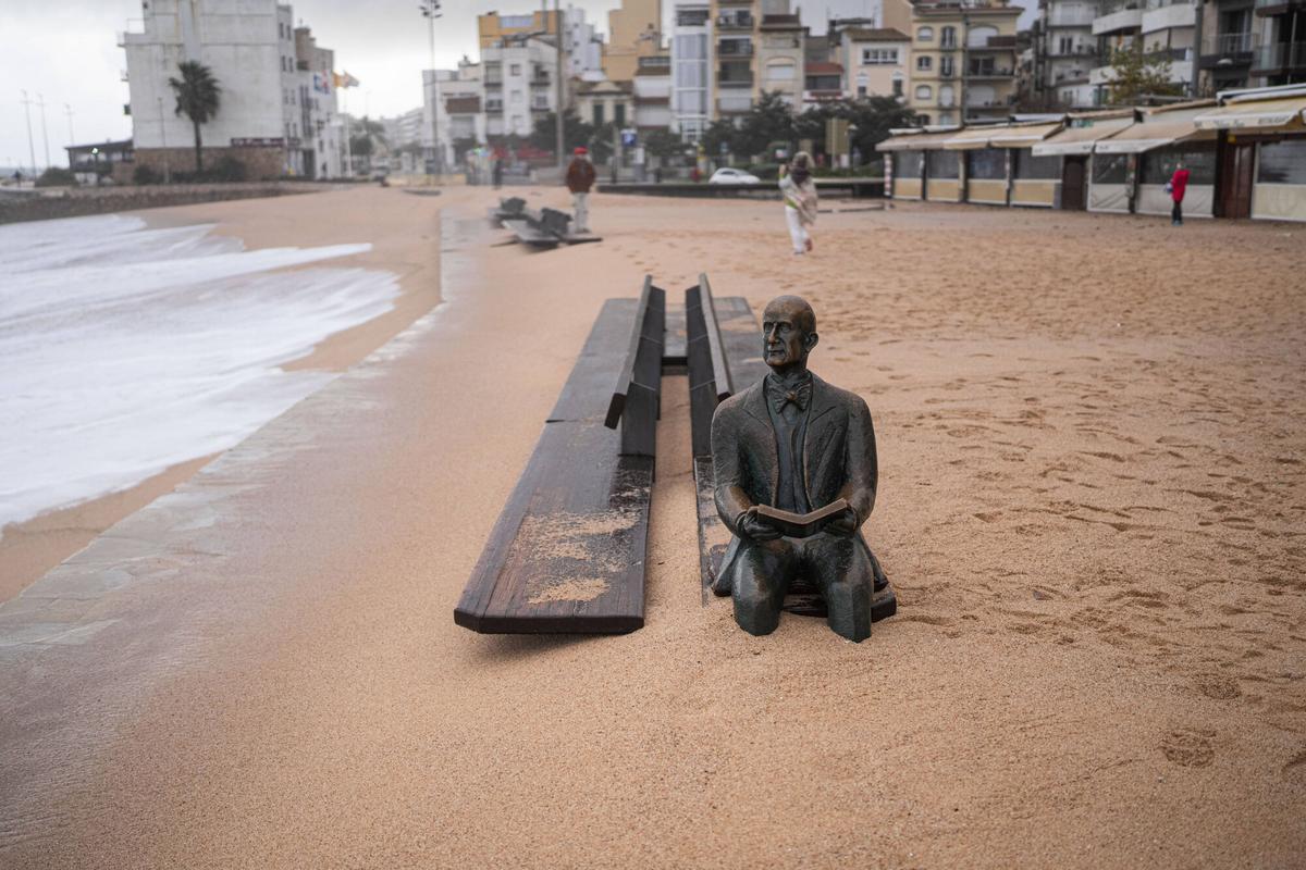 El temporal borra una parte del paseo marítimo de Blanes El temporal borra una parte del paseo marítimo de Blanes