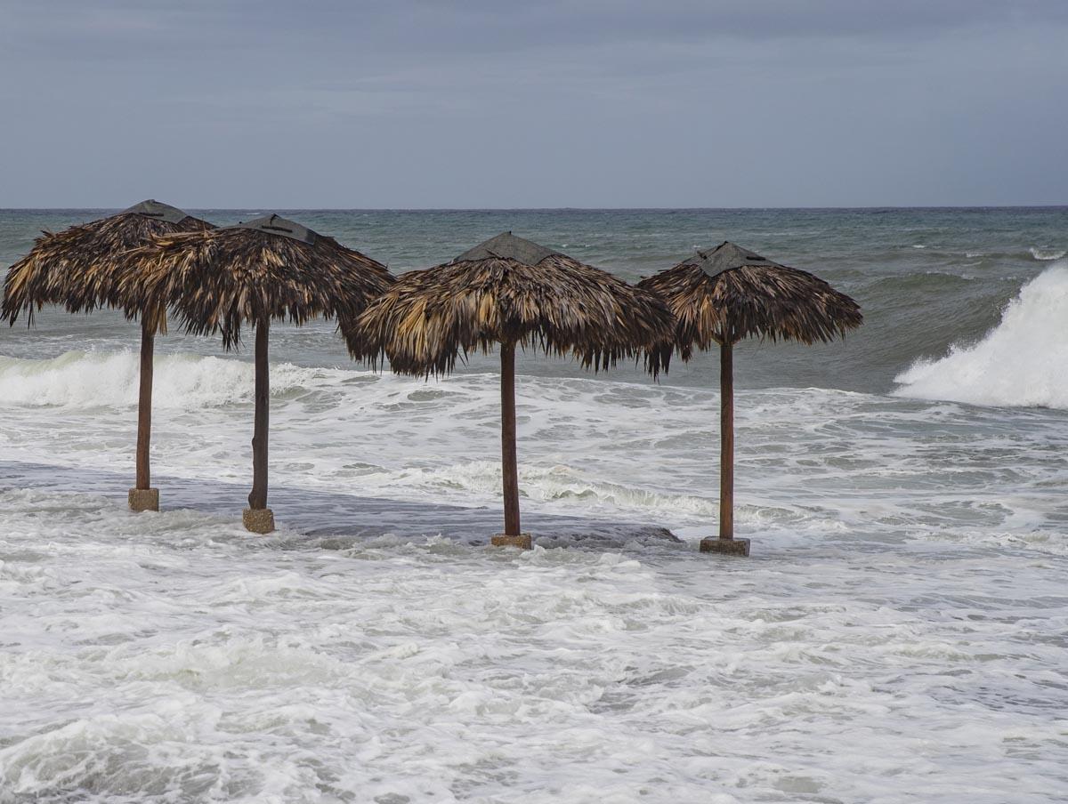 Fuerte oleaje en las playas de Cuba, tras el paso del huracán Ian.