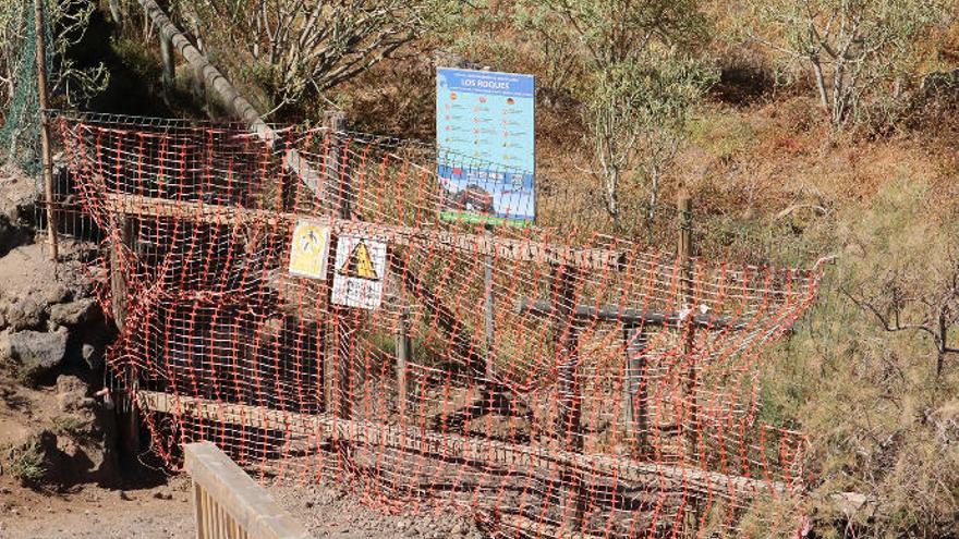 El nuevo vallado del sendero de la playa de Los Roques, en la costa de Los Realejos.