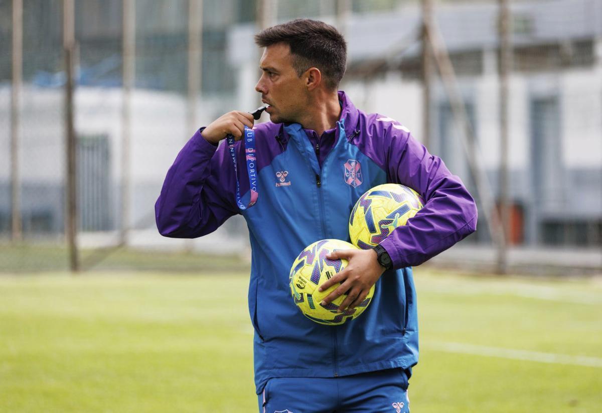 Yerai Martín, técnico del Costa Adeje Tenerife. | CDTF
