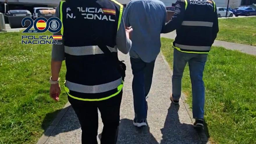 La Policía Nacional detiene al abuelo de una menor en Gijón por agresión sexual y por almacenar pornografía infantil