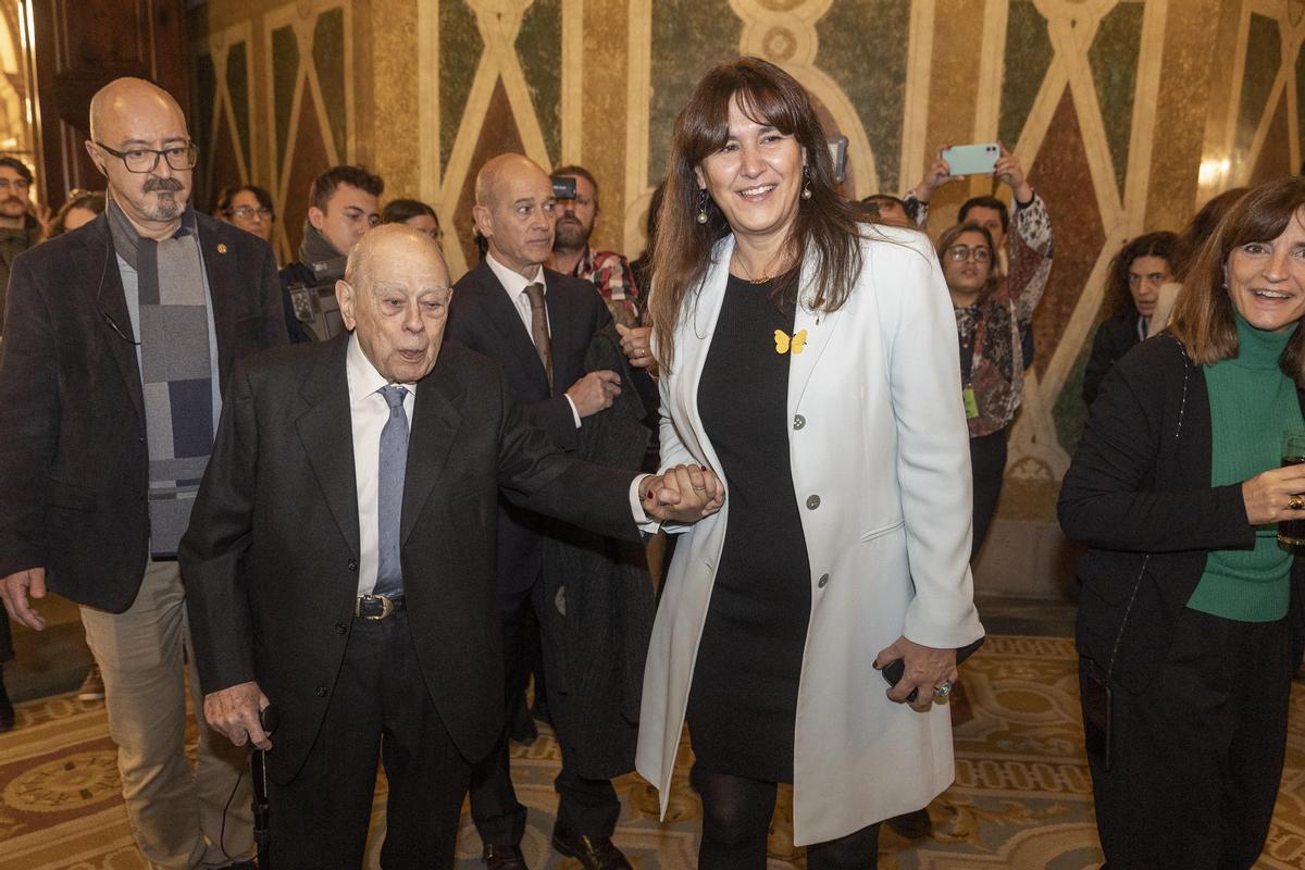 Jordi Pujol commemora els 90 anys del Parlament de la mà de Laura Borràs