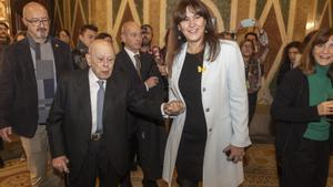 Jordi Pujol commemora els 90 anys del Parlament de la mà de Laura Borràs