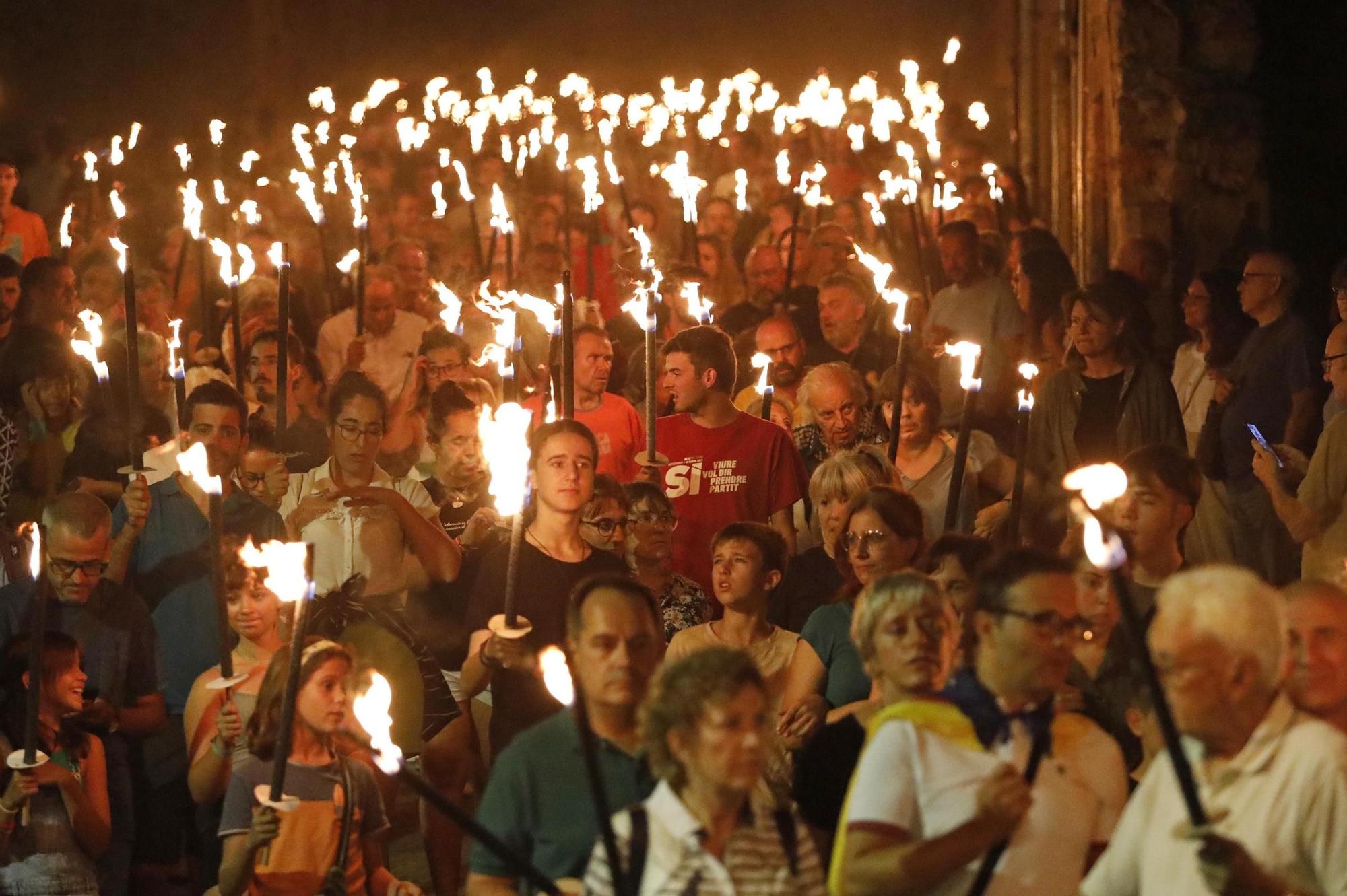 La Marxa de les Torxes il·lumina el Barri Vell de Girona