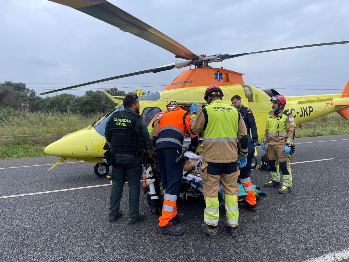 Helicóptero medicalizado para atender a una de las mujeres