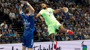 El azulgrana Richardson efectúa un lanzamiento en el duelo de este jueves en Hungría.