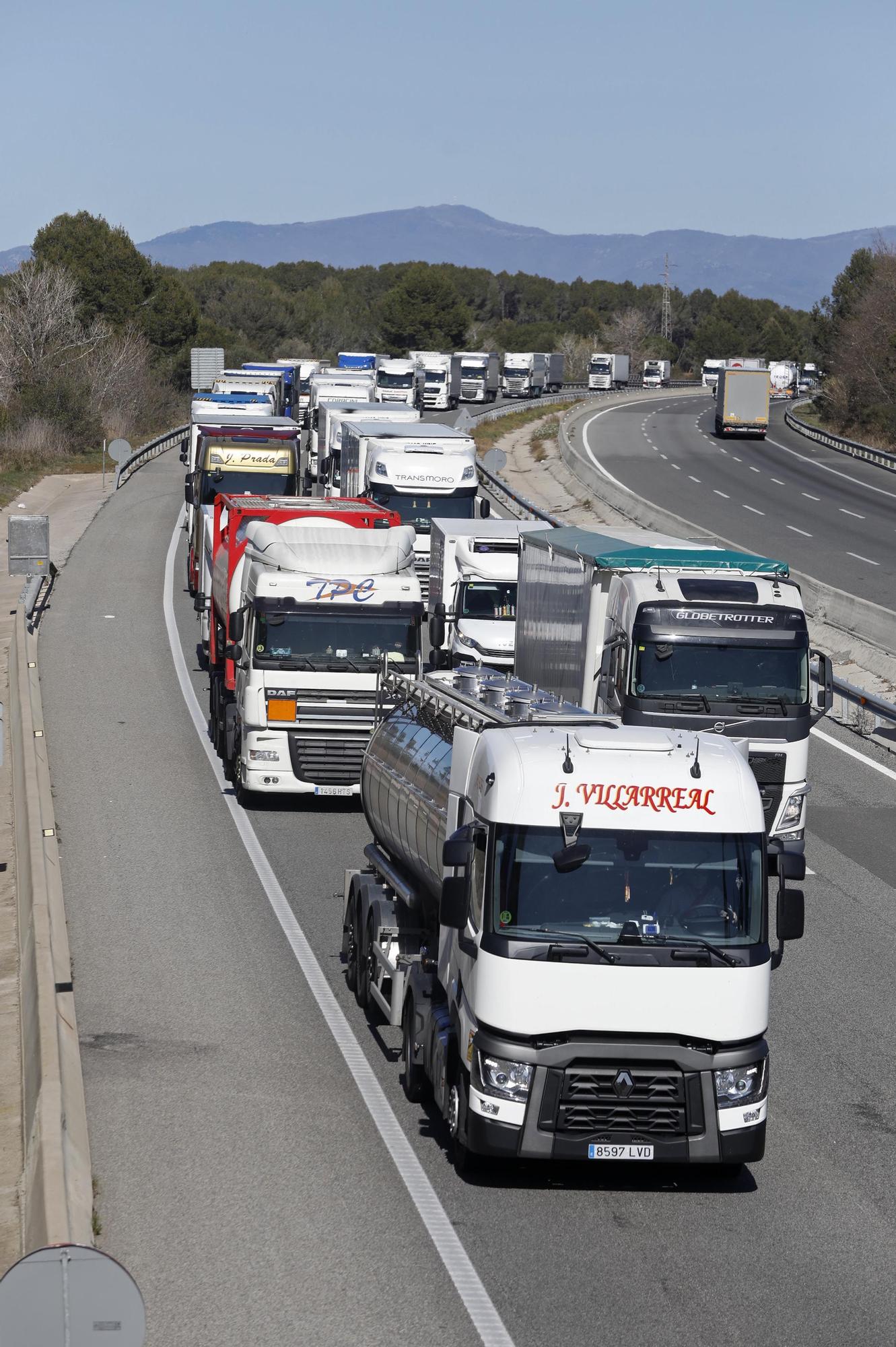 Cues quilomètriques a l'AP-7 a Garrigàs per un nou control policial