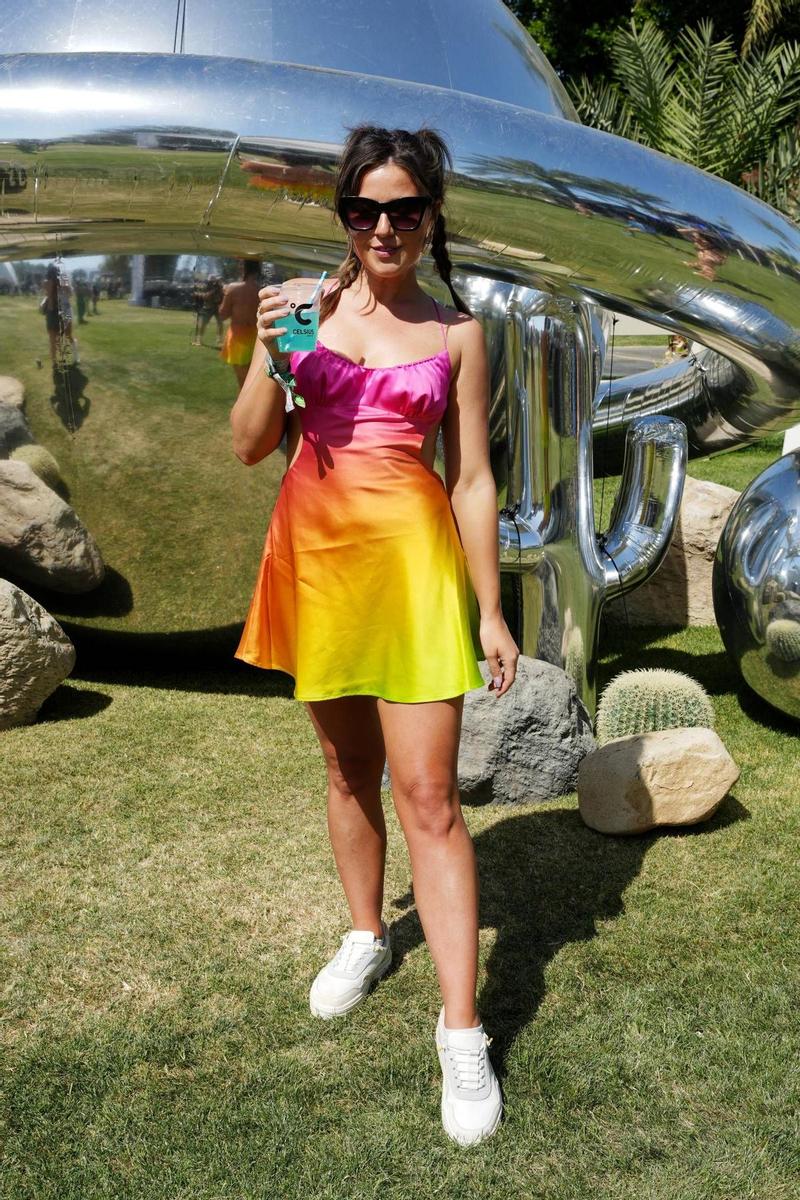 Katie Thurston, multicolor en Coachella 2014