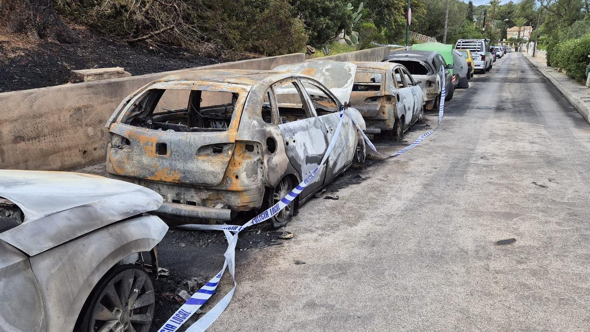Incendio de vehículos en la Costa de la Calma