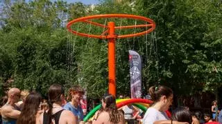 Barcelona reforma la plaza del Maresme con más juegos infantiles y de agua