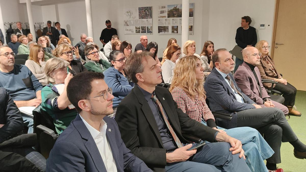 La sala d'actes ha quedat petita per a la presentació que ha fet el Departament de Justícia als ajuntaments de la Catalunya Central