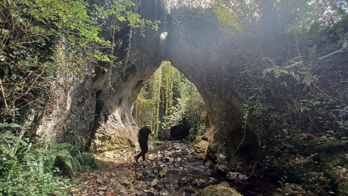 Uno de los arcos de roca de Los Covarones