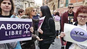 Concentración en Murcia en favor del aborto libre.