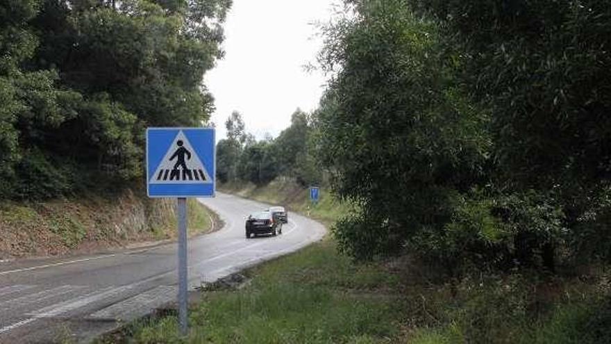 La vegetación avanza hacia el Corredor en varios tramos. // Santos Á.