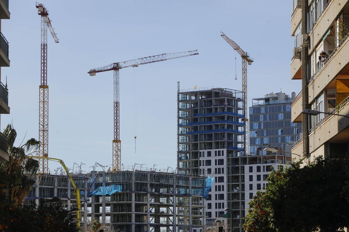Edificios en construccion en el PAI de Quatre Carreres de València.
