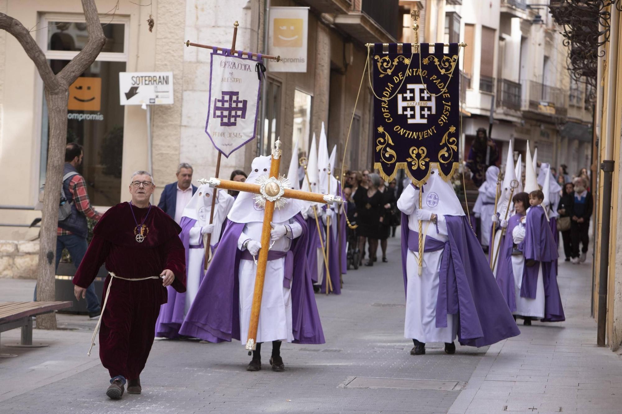 Las procesiones de Semana Santa toman las calles de Ontinyent