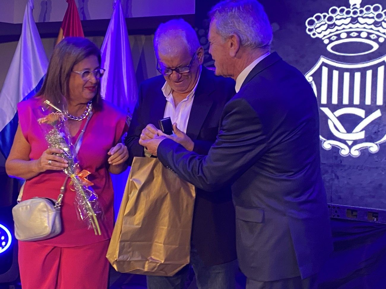 Entrega de insignias del Club Victoria