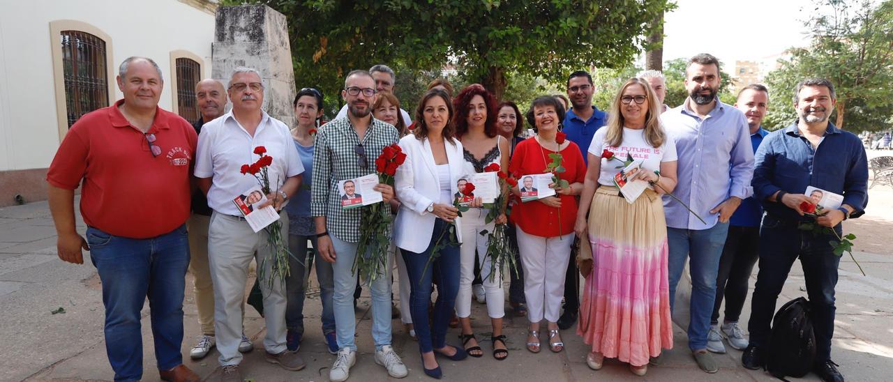 Ambrosio, en el reparto electoral, junto a los alcaldes, portavoces y secretarios generales socialistas de los municipios del partido judicial de Córdoba (Castro del Río, Obejo, Córdoba, Villaharta, Espejo, Villaviciosa).