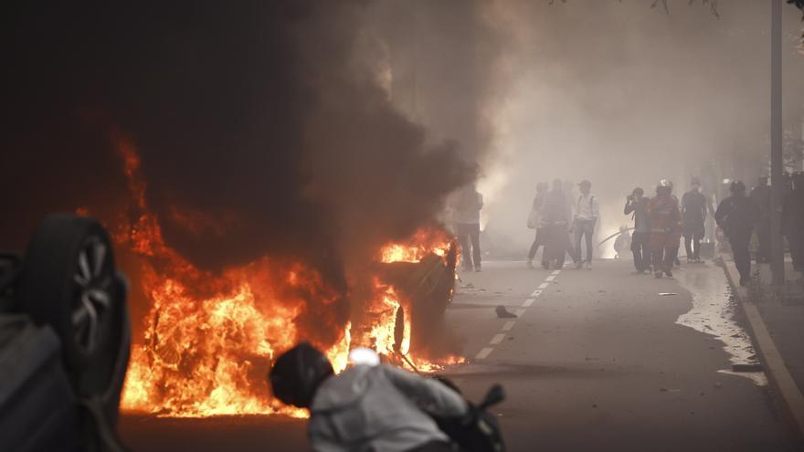 La marcha por el adolescente muerto a tiros de la policía en Nanterre degenera en disturbios