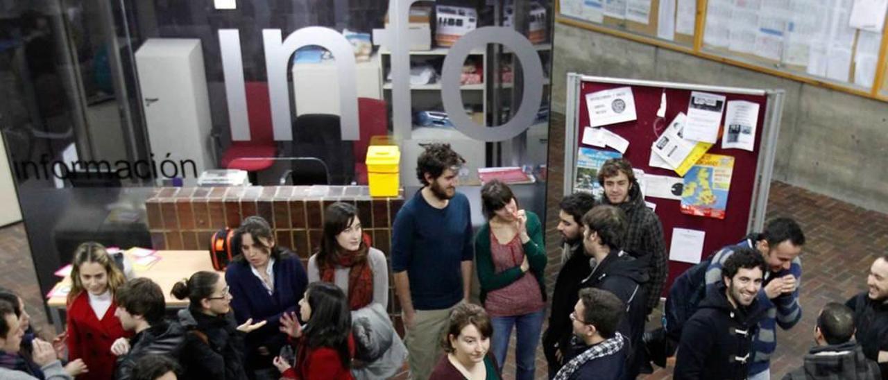 Becarios del programa &quot;Severo Ochoa&quot; reunidos en la Facultad de Medicina de Oviedo.