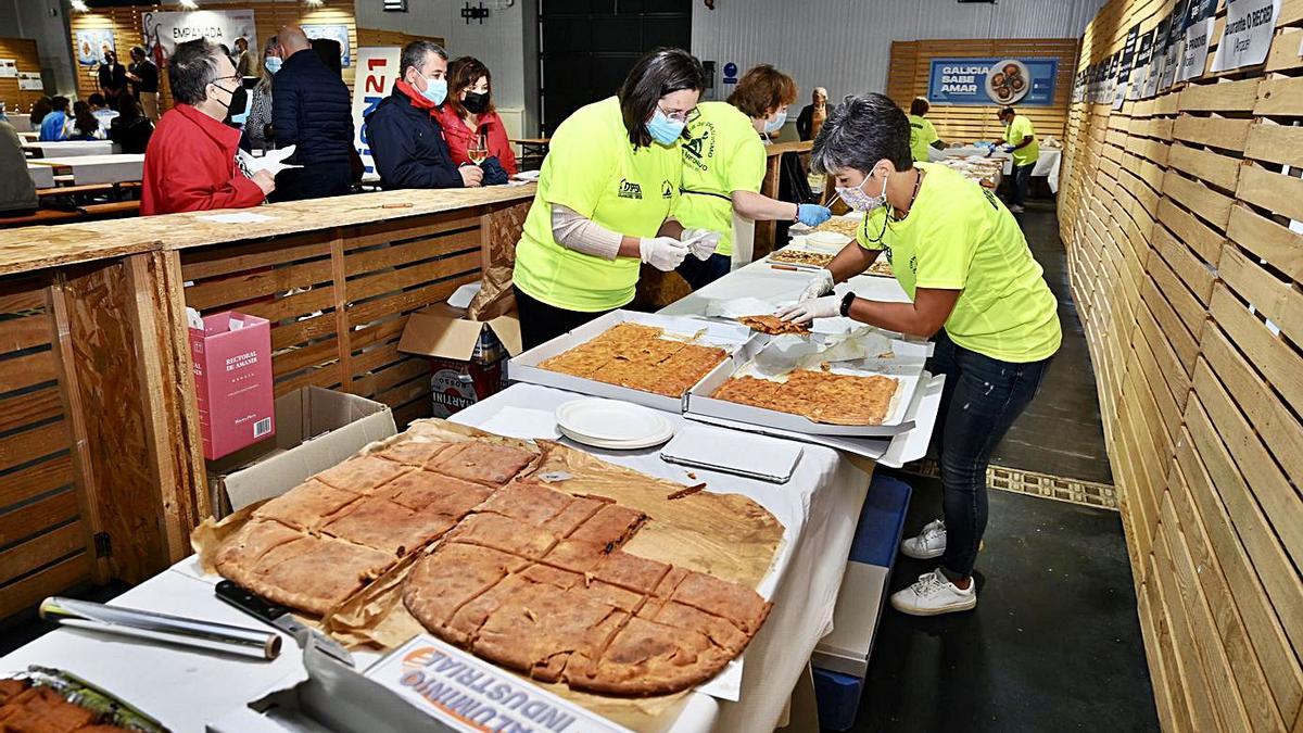 La fiesta se celebra en la lonja de Portonovo.   | // R.V.