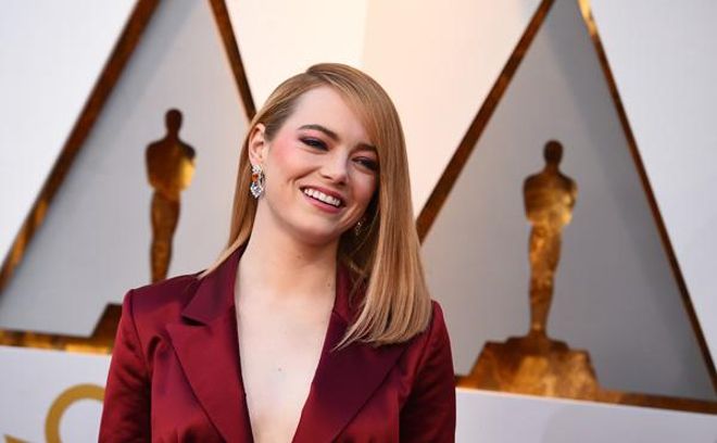 Detalle del look de Louis Vuitton de Emma Stone