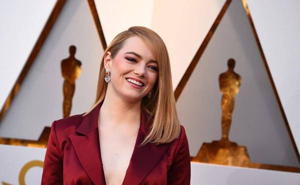 Detalle del look de Louis Vuitton de Emma Stone