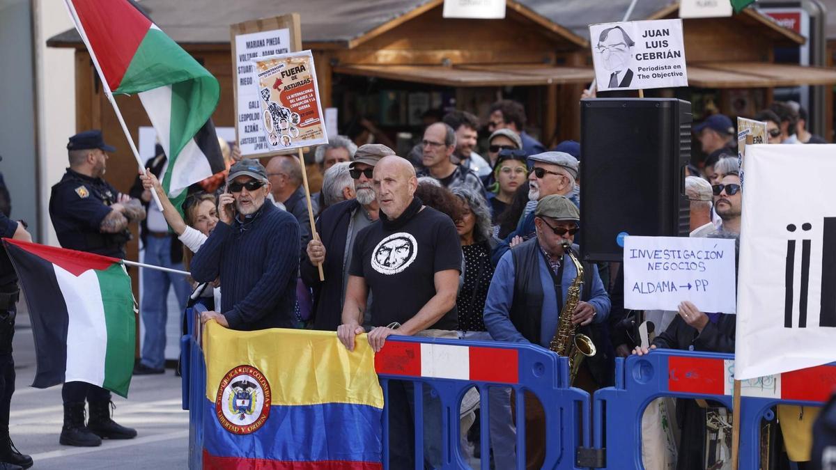 Protestas en el Teatro Campoamor