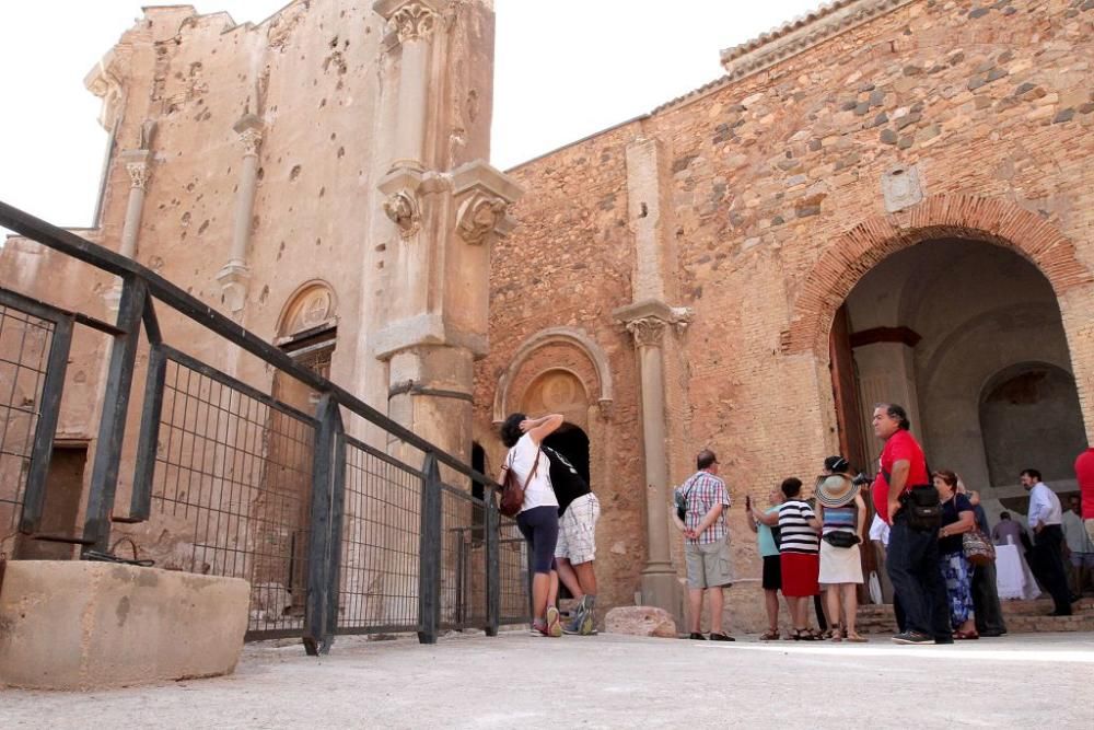 Primeros visitantes a la Catedral Vieja de Cartagena