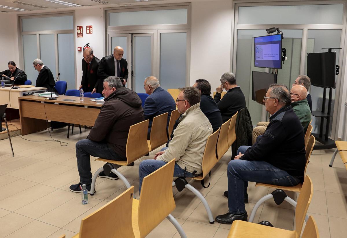 Imagen de los acusados en el banquillo en el anterior señalamiento del juicio en marzo.