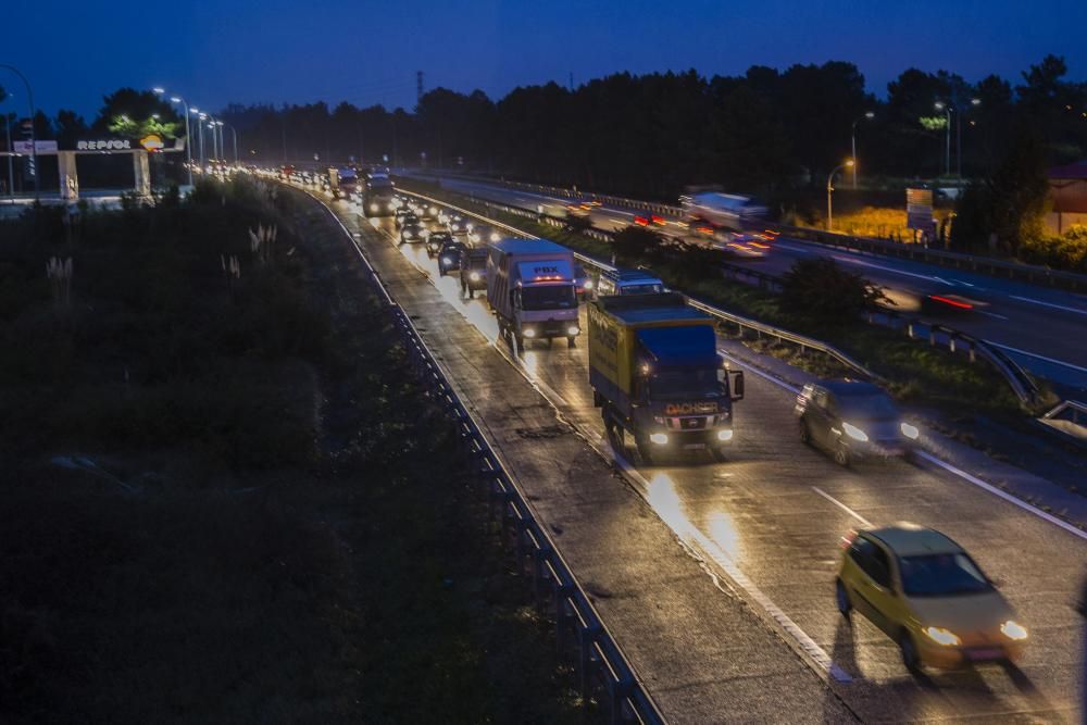 Atasco por un accidente en la autopista "Y"