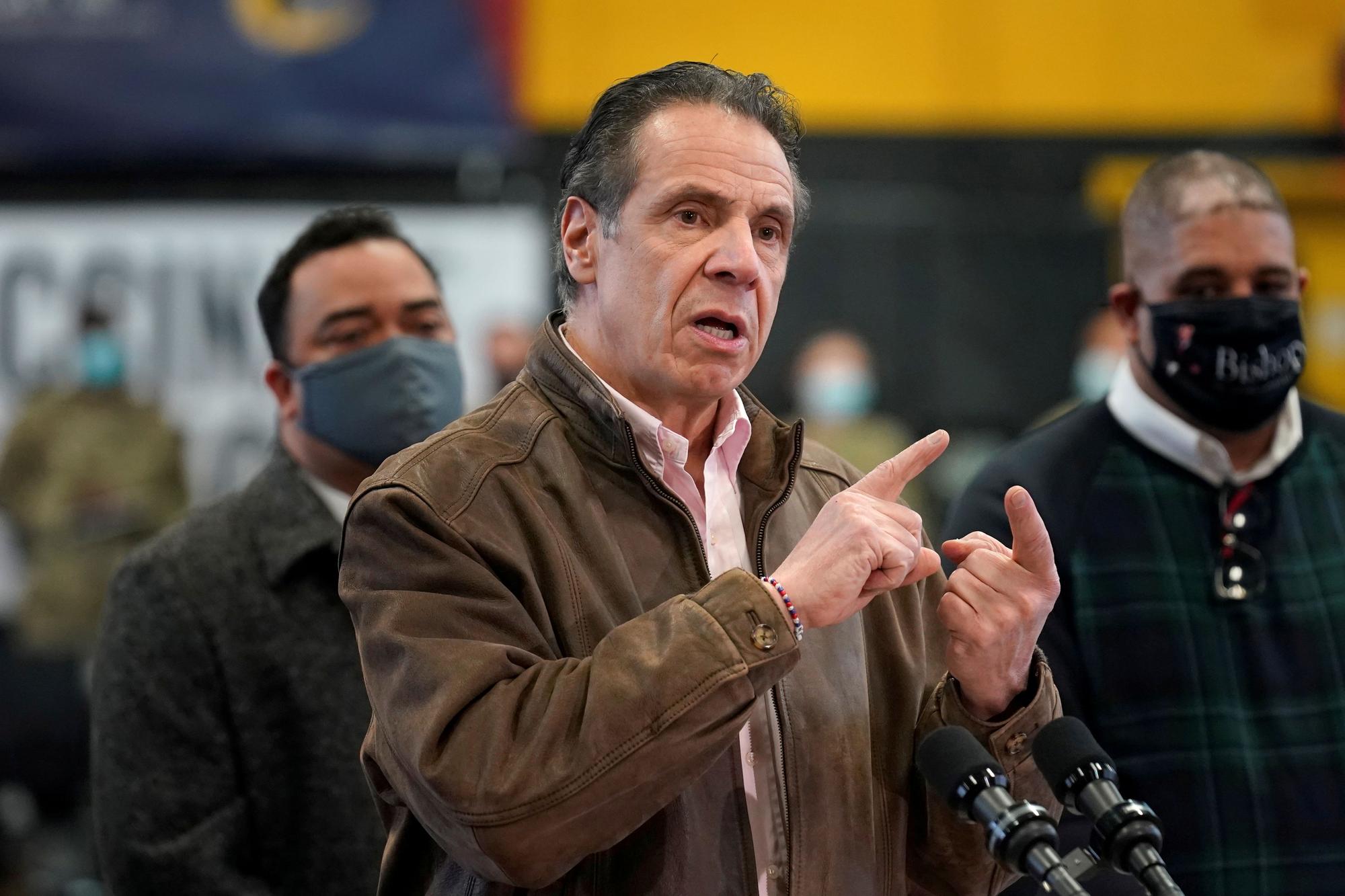 Una ex funcionaria del Estado de Nueva York también denunció a Cuomo -en la imagen- por acoso.